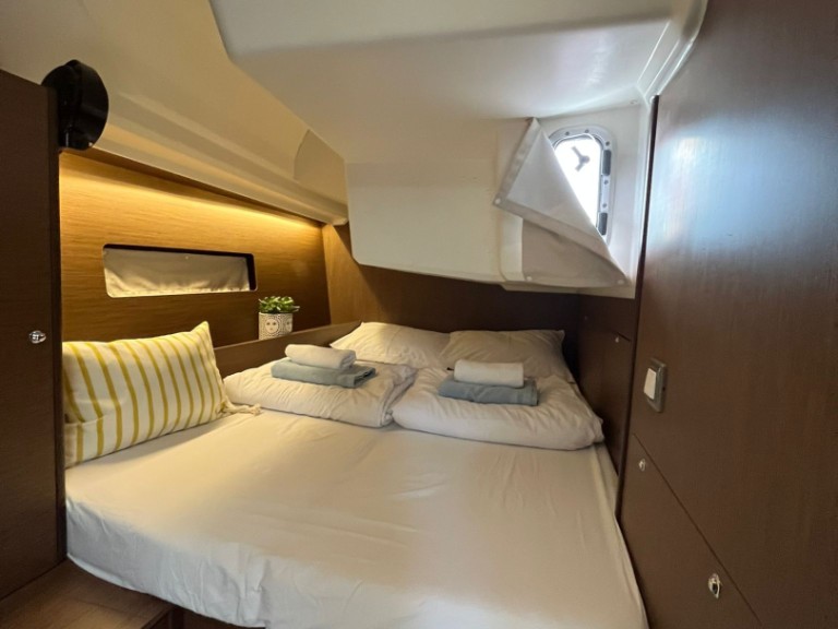 Yacht hire Pomer cheap Oceanis 40.1