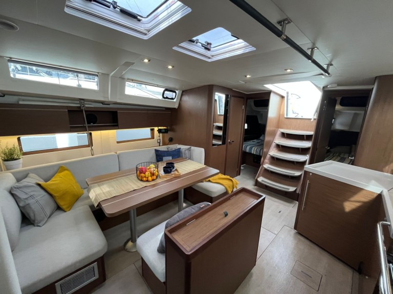 Yacht charter Pomer - Bénéteau Oceanis 46.1 on SamBoat