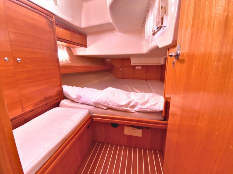 Hire a Bavaria Cruiser 50 Castiglioncello