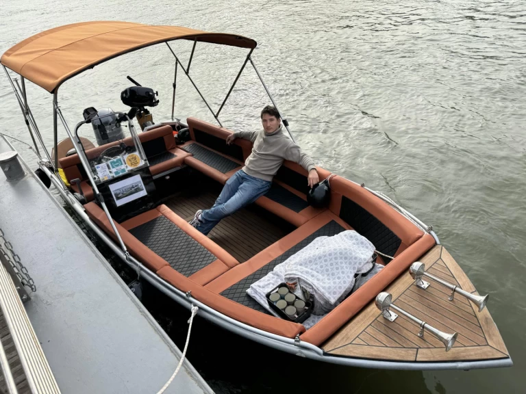 Charter a Skylla 500 in Paris on Samboat