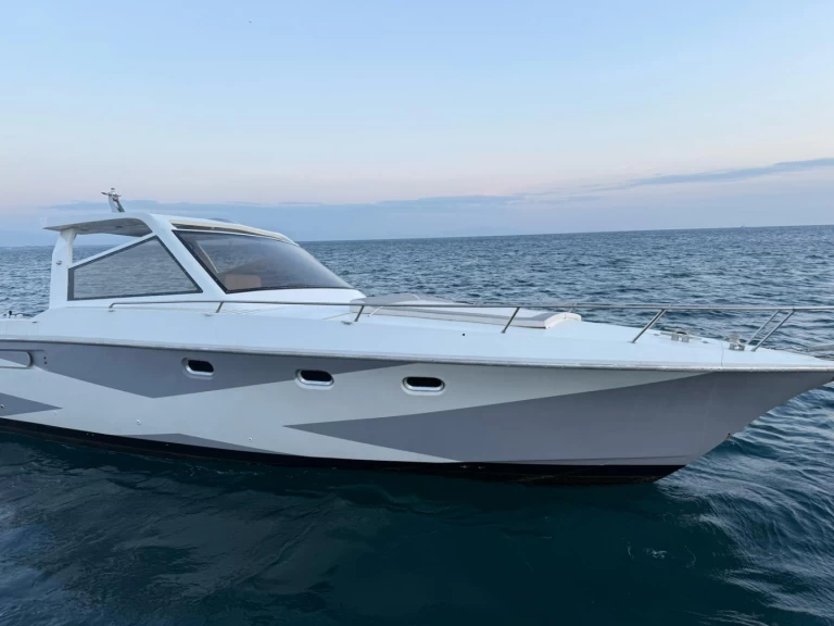 Hire Motorboat with or without skipper Ferretti Salerno