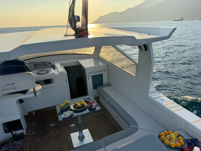 Motorboat to hire Salerno at the best price