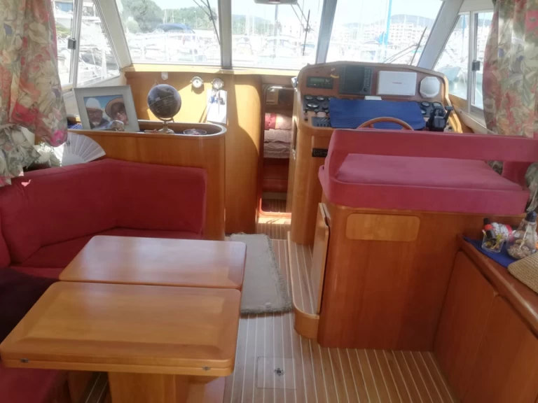 Luxury Yacht to hire Saint-Tropez at the best price