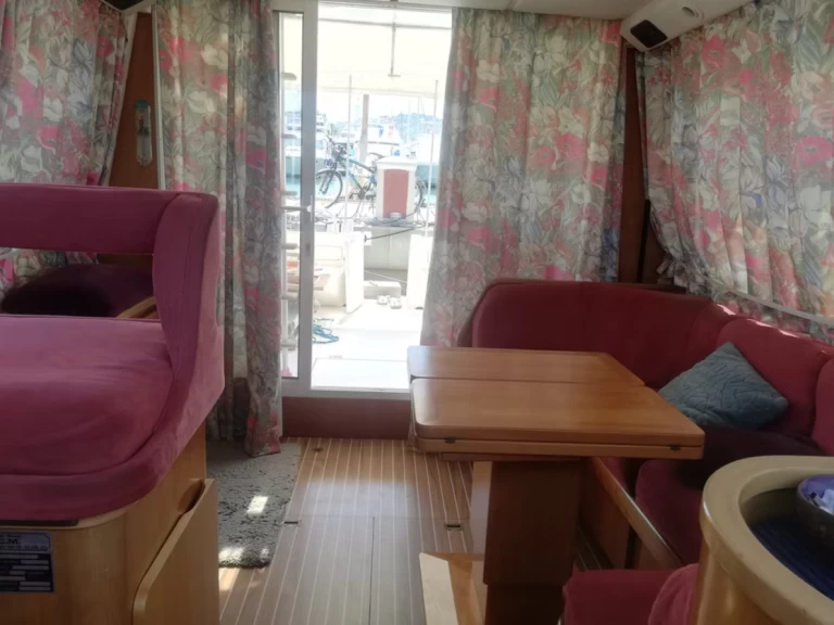 Luxury Yacht to hire Saint-Tropez at the best price