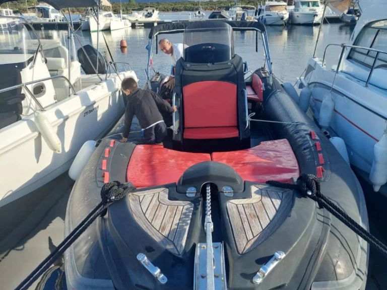 Hire RIB Nuova Jolly with a boat licence