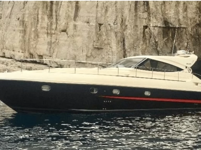 Yacht hire Saint-Tropez cheap Gianetti 55 