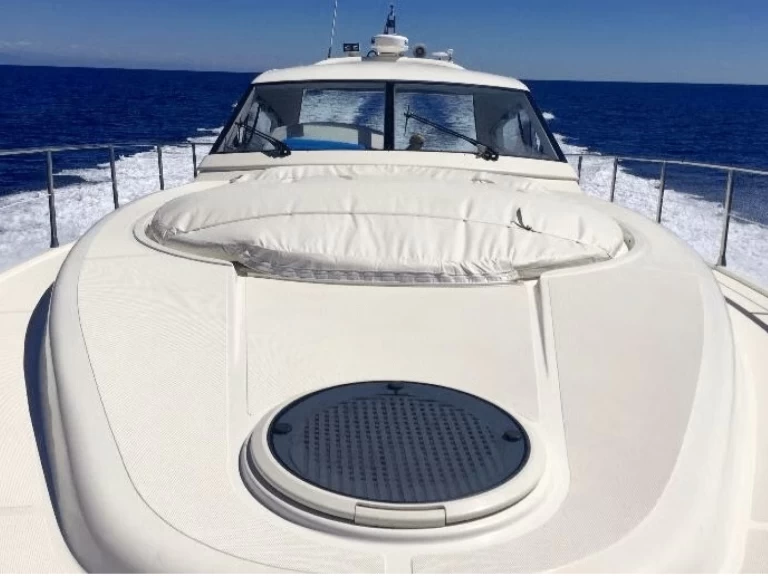 Hire Luxury Yacht with or without skipper Gianetti Saint-Tropez