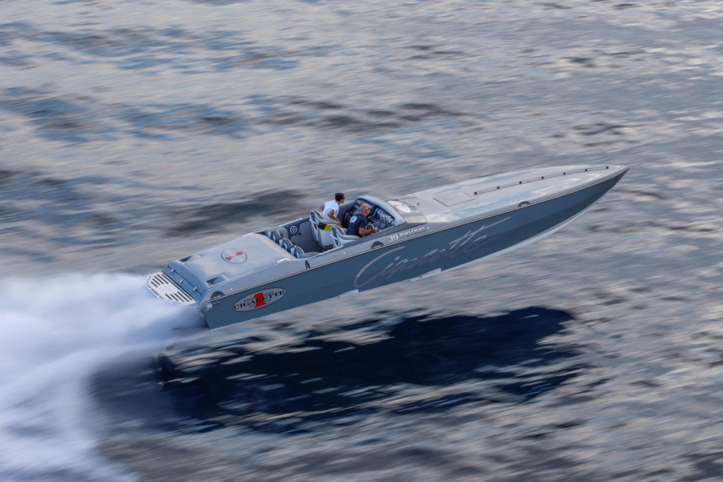 bateau cigarette On board with John Ruiz, owner of the Racing Team Cigarette (bateau)  Wikipdia