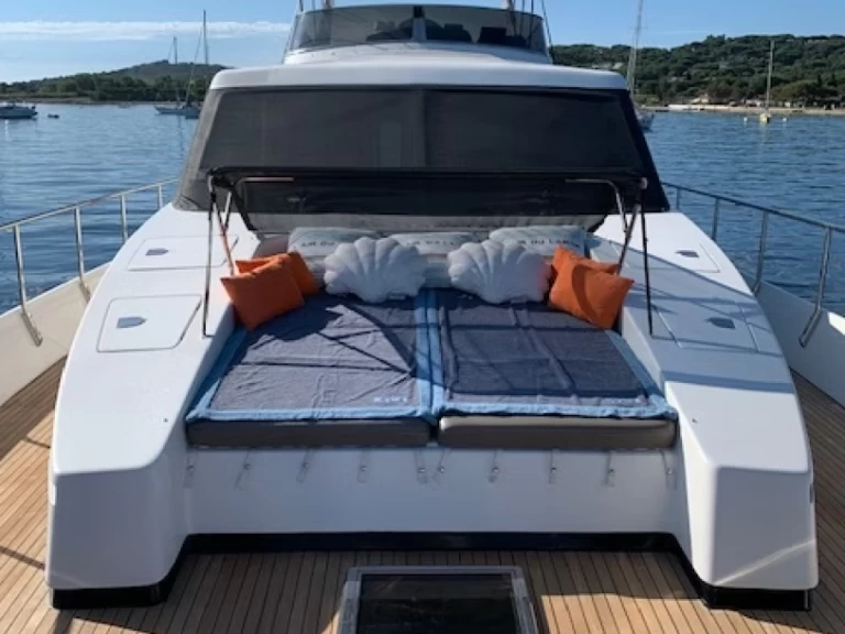 Charter a Canados canados 60 in Saint-Tropez on Samboat