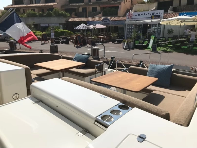 Luxury Yacht to hire Saint-Tropez at the best price