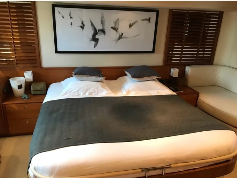 Yacht hire Saint-Tropez cheap Guy Couach 2100 Open