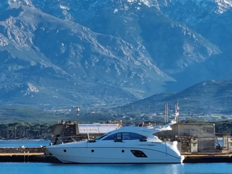 Charter a Bénéteau Monte Carlo 47 Fly in Port Fréjus on Samboat