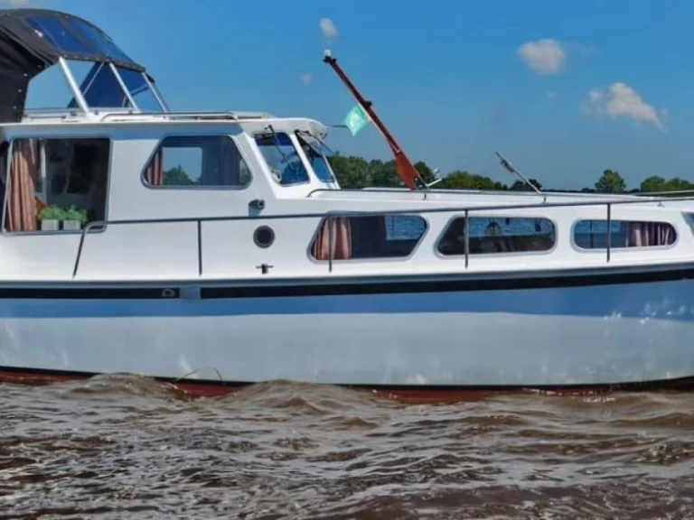 Lauersmeerkruiser Kruiser charter bareboat or skippered in  Biddinghuizen