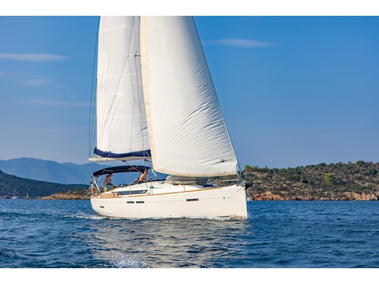 Charter a Jeanneau Sun Odyssey 449 in Agía Effimía on Samboat