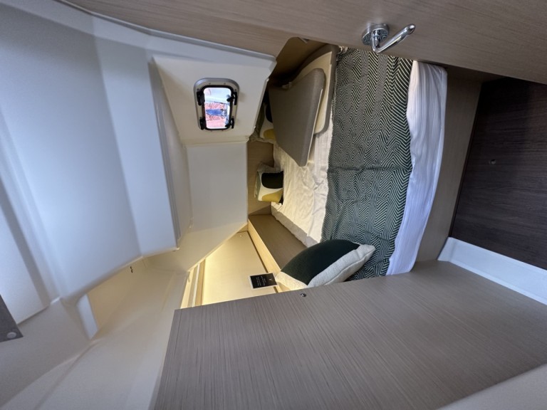 Charter a Bénéteau Oceanis 37.1 in Cugnana Verde on Samboat