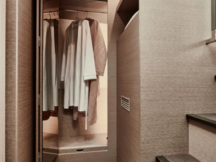 Charter a Jeanneau Prestige 420 Fly - 2 cab. in Split on Samboat