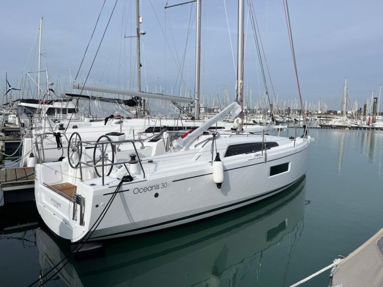 Hire Sailboat Bénéteau with a boat licence