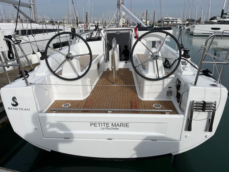 Sailboat to hire La Rochelle at the best price