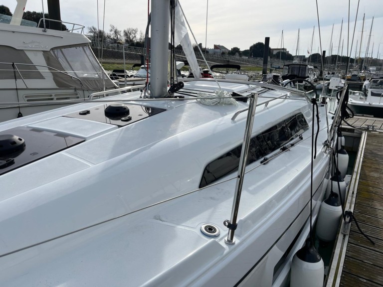 Bénéteau Oceanis 30.1 charter bareboat or skippered in  La Rochelle