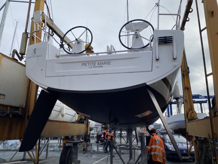 Yacht charter La Rochelle - Bénéteau Oceanis 30.1 on SamBoat