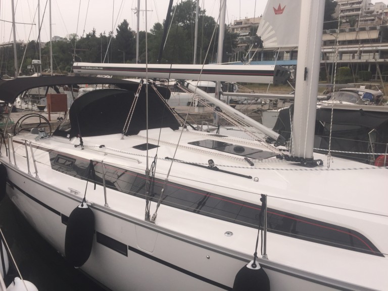 Sailboat hire in Kalamariá - Bavaria Cruiser 46