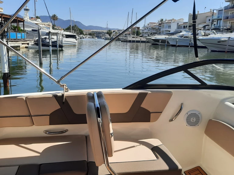 Yacht charter Empuriabrava - Bayliner VR5 OB on SamBoat