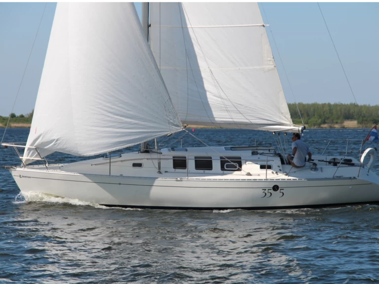 Hire Sailboat with or without skipper Bénéteau Lorient