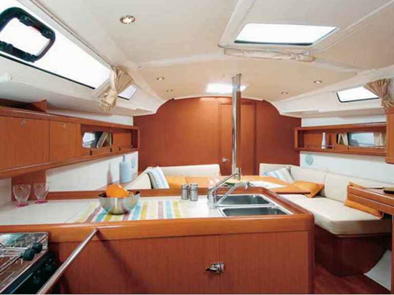 Sailboat to hire Lefkada (Island) at the best price