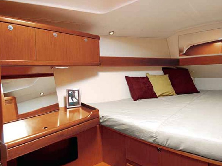 Sailboat to hire Lefkada (Island) at the best price