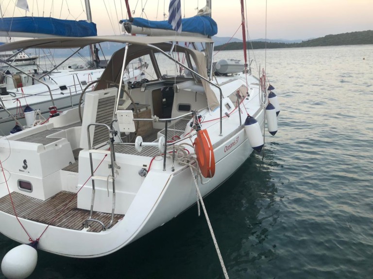 Yacht charter Lefkada (Island) - Bénéteau Oceanis 37 on SamBoat