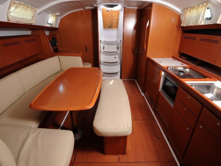 Hire Sailboat Bénéteau with a boat licence