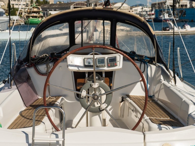 Hire Sailboat Jeanneau with a boat licence