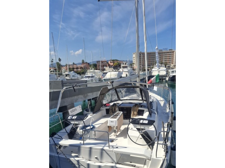Sailboat hire in Furnari - Dufour Dufour 37