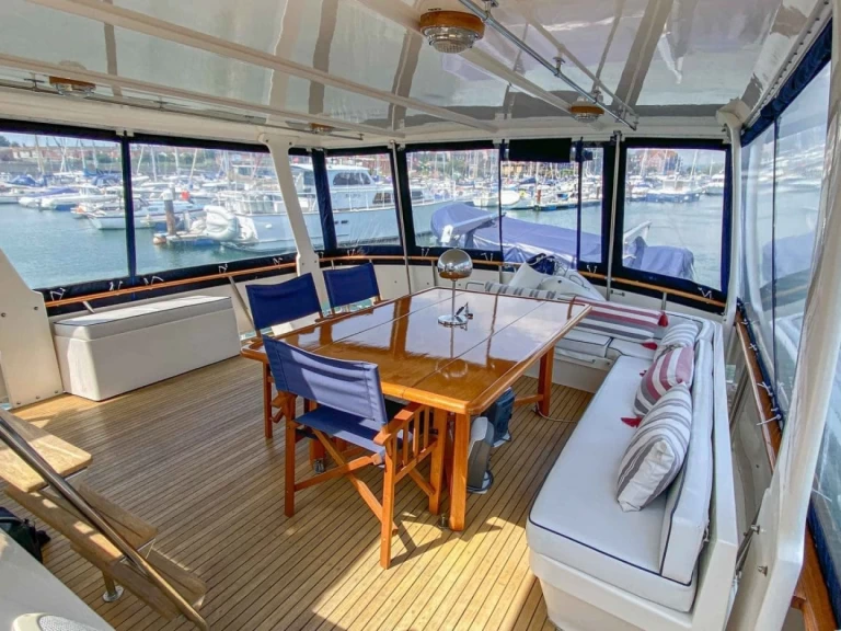 Motorboat to hire City of Belfast at the best price