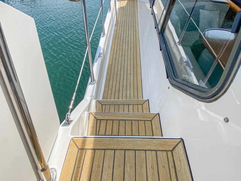 Hire a Trader 54 Sundeck City of Belfast
