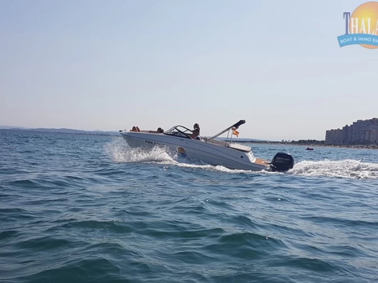 Charter a Bayliner VR5 OB in Empuriabrava on Samboat
