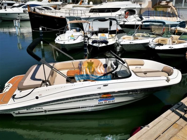 Hire Motorboat with or without skipper Bayliner Empuriabrava