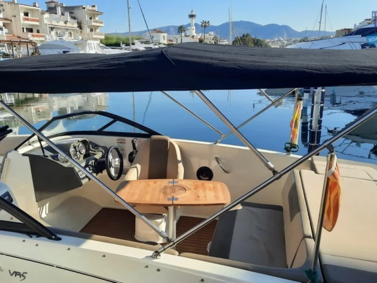 Yacht charter Empuriabrava - Bayliner VR5 OB on SamBoat