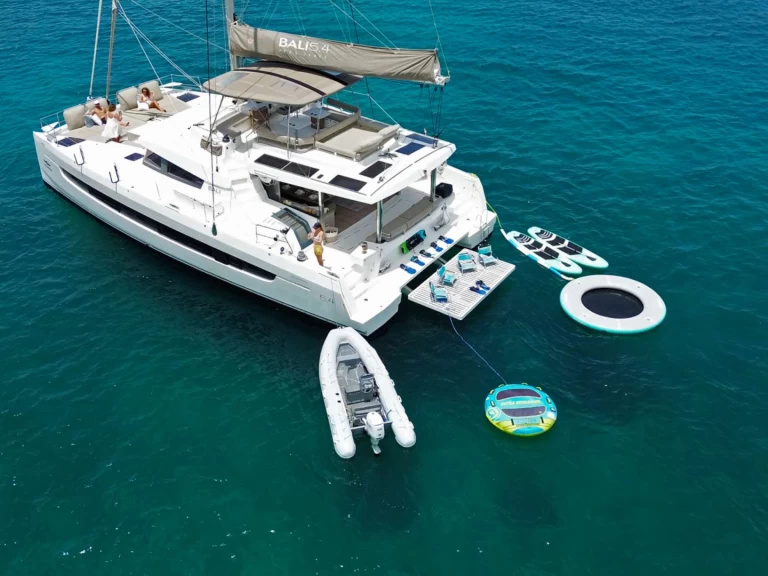 Hire Luxury Yacht Bali Catamarans with a boat licence