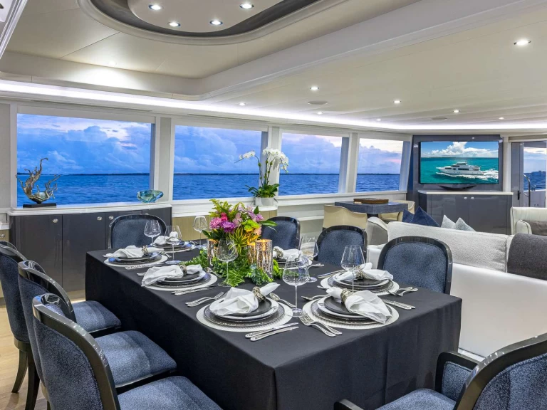 Hire Luxury Yacht Westport with a boat licence