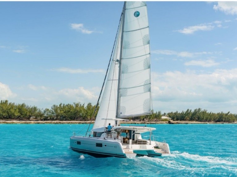 Hire Catamaran Lagoon with a boat licence