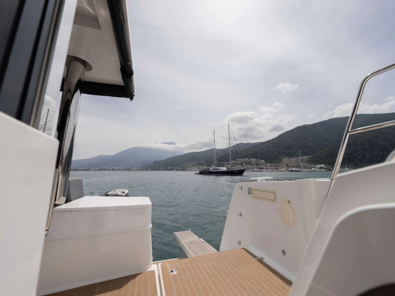 Yacht hire Leeward Island cheap My Marina