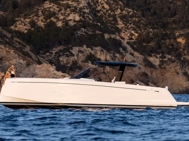 Hire a Pardo Yachts Pardo 38 Saint-Tropez