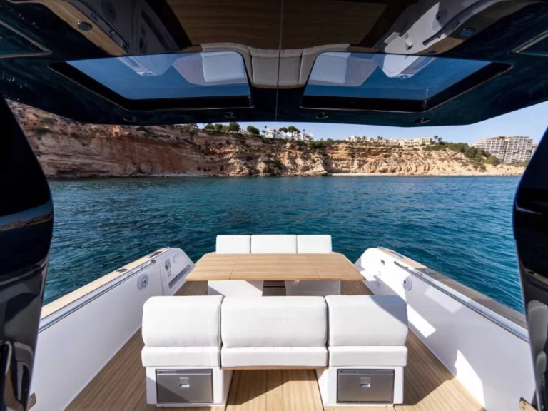 Yacht hire Saint-Tropez cheap Pardo 38