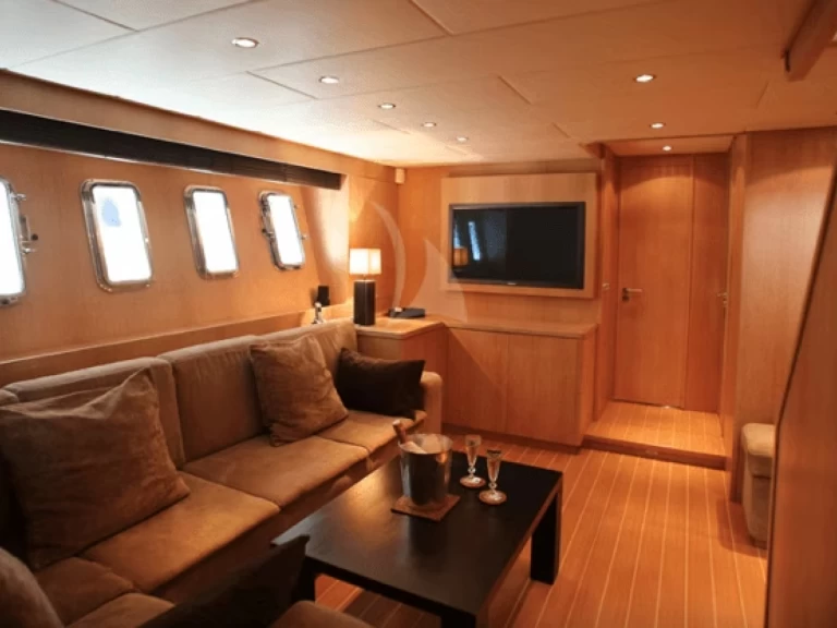 Charter a Leopard Leopard 24 in Saint-Tropez on Samboat
