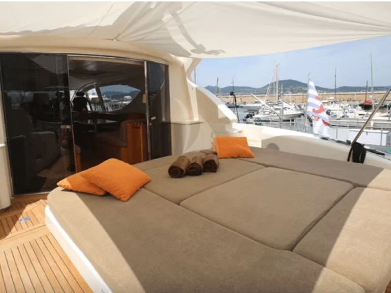 Hire Luxury Yacht with or without skipper Leopard Saint-Tropez