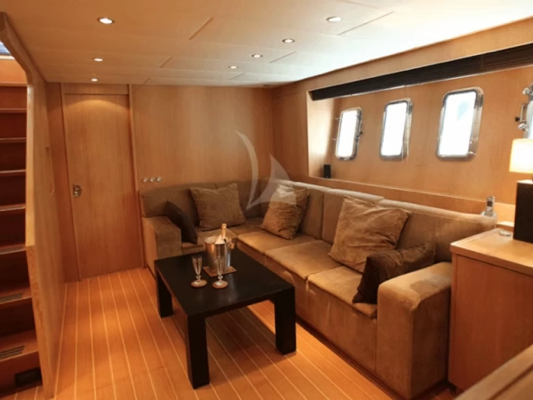 Luxury Yacht to hire Saint-Tropez at the best price