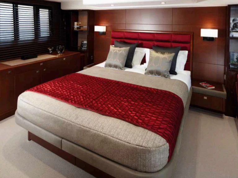 Hire Luxury Yacht with or without skipper Princess Saint-Tropez