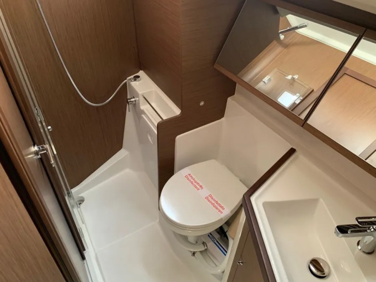 Hire Sailboat Bénéteau with a boat licence