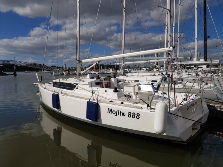 Hire Sailboat  with a boat licence